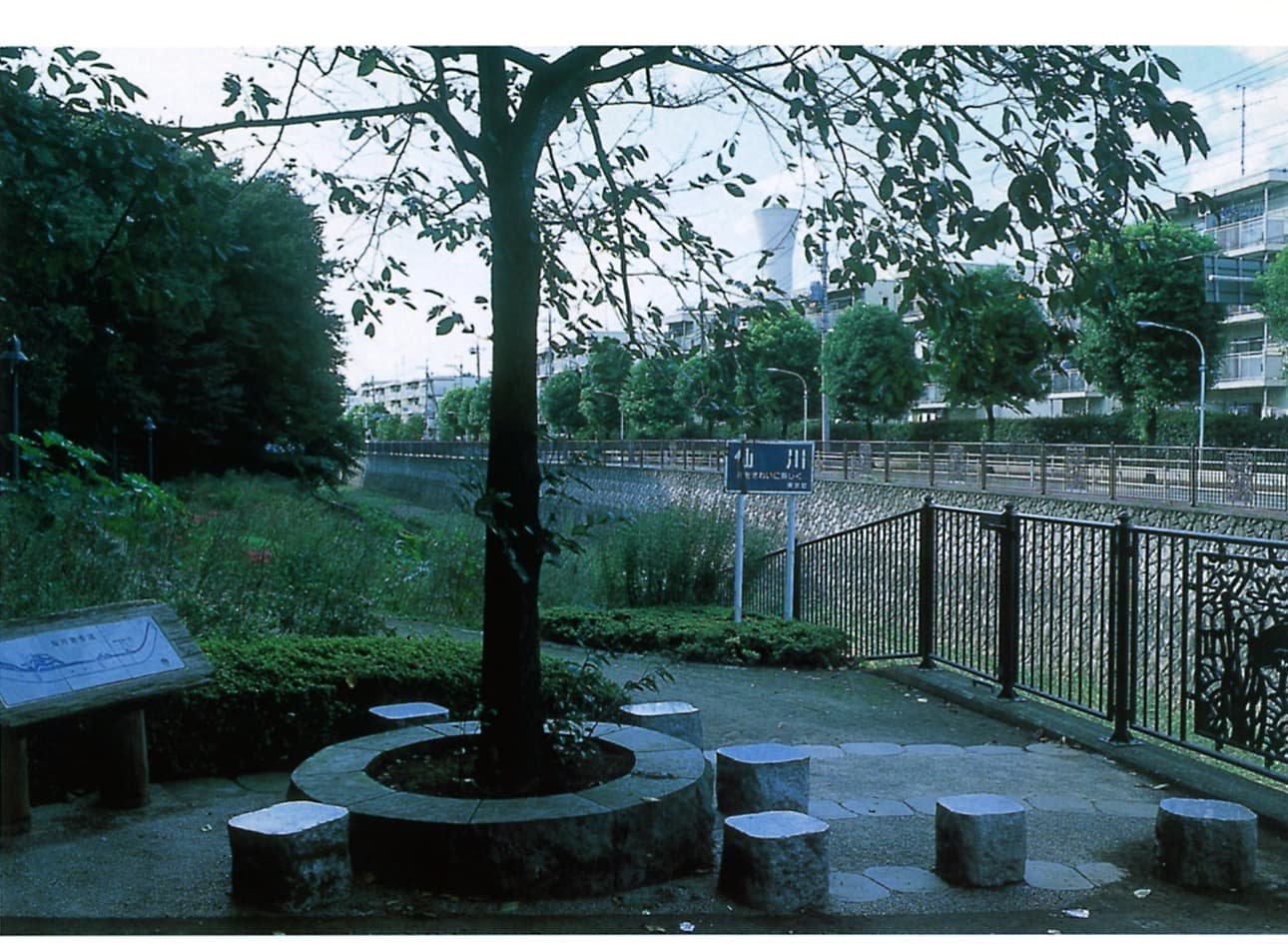 仙川沿いの遊歩道(2001年)
