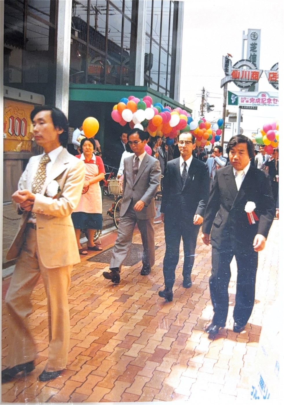 仙川商店街の完成記念セール